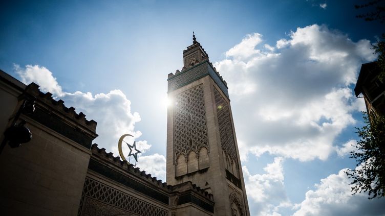 The minaret of the Great Mosque of Paris, April 12, 2021. (ARTHUR NICHOLAS ORCHARD / HANS LUCAS / AFP)