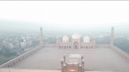 Pakistan : un record de pollution historique atteint à Lahore (Franceinfo)