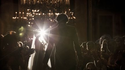 Photo de la reconstitution historique du défilé-spectacle triomphal de la collection Opéra-Ballet Russe du grand couturier, présentée en 1976 dans le salon Impérial de l’hôtel The Westin Paris – Vendôme. 
 (Tibo &amp; Anouchka SND)