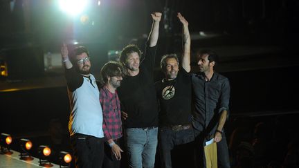 Bertrand Cantat entouré par son groupe Détroit aux Francofolies de la Rochelle en 2014. (XAVIER LEOTY / AFP)