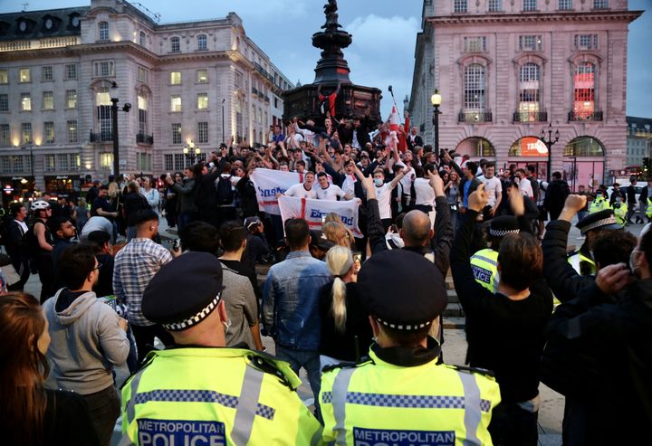 Les fans anglais dans les rues de Londres après la victoire face à l'Allemagne, le 29 juin (HASAN ESEN / ANADOLU AGENCY)