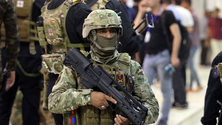 Un soldat irakien dans la ville de Bassorah, le 17 juillet 2018. (HAIDAR MOHAMMED ALI / AFP)