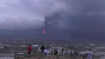 L'éruption du volcan Cumbre Vieja sur l'île de La Palma, aux Canaries, a provoqué un vaste nuage de fumée qui se trouve à présent au-dessus de la Méditerranée. Est-il dangereux ?&nbsp; (FRANCE 2)