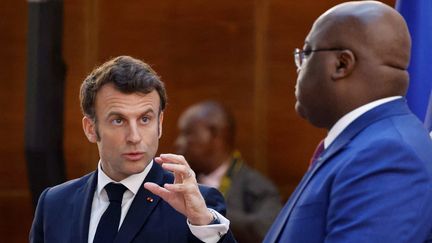 Le président français Emmanuel Macron et son homologue Felix Tshisekedi, à Kinshasa (République démocratique du Congo) le 4 mars 2023 (LUDOVIC MARIN / AFP)