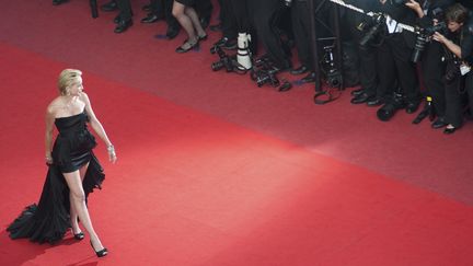 L'actrice am&eacute;ricaine Sharon Stone pose devant des photographes, durant le festival de Cannes, le 20 mai 2009. (MARTIN BUREAU / REUTERS)