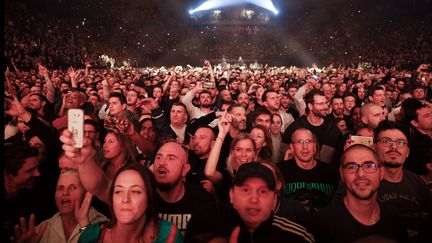 Le public de Supreme NTM à l'AccorHotels Arena à Paris (22 novembre 2019) (GEOFFROY VAN DER HASSELT / AFP)