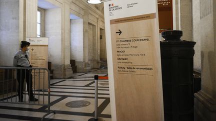 L'entrée de la salle d'audience,&nbsp;au palais de justice de l'île de la Cité, à Paris, le 27 octobre 2021. (MAGALI COHEN / HANS LUCAS)