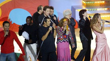 Un concert des Enfoirés au Zénith de Lille le 20,janvier 2003 : Dany Brillant, MC Solaar, Julien Clerc, Francis Cabrel, Axel Bauer, Natasha St Pier, Catherine Lara, Maurane, Lorie...
 (Patrick James / La Voix du Nord / PhotoPQR / MaxPPP)