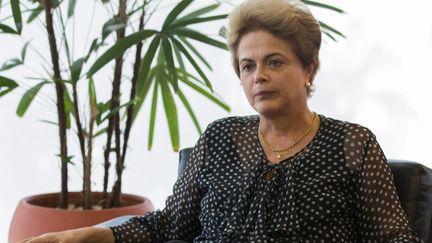 La présidente brésilienne Dilma Roussef, le 13 octobre 2015, au palais présidentiel de Brasilia. (ED FERREIRA / BRAZIL PHOTO PRESS / AFP)