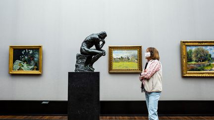 L'un des quarante exemplaires du "Penseur" de Rodin, ici au Alte Nationalgalerie (Old National Gallery) museum de Berlin, en Mai 2020 (John MACDOUGALL / AFP)