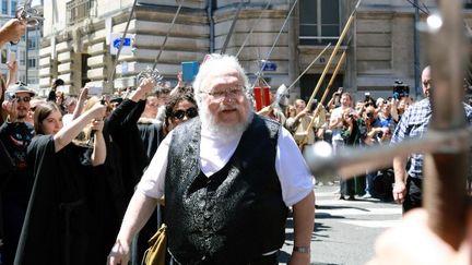 George R.R. Martin, l'auteur de Game of thrones célébré comme un roi à son arrivée à Dijon
 (AFP / PHILIPPE MERLE)