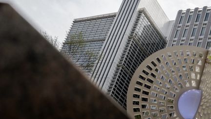 Le bâtiment de la Banque mondiale à Washington (Etats-Unis), le 13 avril 2022. (STEFANI REYNOLDS / AFP)