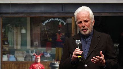 Alejandro Jodorowsky à la Quinzaine des réalisateurs devant un décor de son film "La danse de la réalité"
 (Jean-François Lixon/DR)