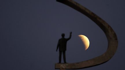 L'éclipse de lune photographiée depuis Brasilia au Brésil, mardi 16 juillet 2019.&nbsp; (ERALDO PERES / AP / SIPA / SIPA)