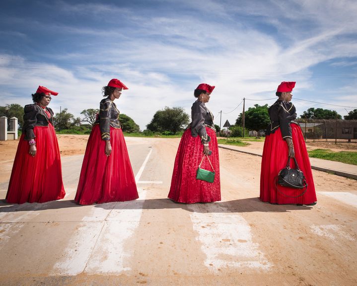 Stephan Gladieu "Hereros #39" série "Real Portraitik #1", Namibie - 2017 
 (Stephan Gladieu courtesy School Gallery - Olivier Castaing)