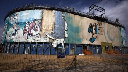 Le stade où se sont tenues les compétitions de beach volley lors des Jeux olympiques de Pékin (Chine), en 2008, est désormais laissé à l’abandon en plein cœur de la ville. (DAVID GRAY / REUTERS)