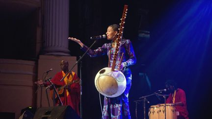 Sona Jobarteh au festinval international de la culture
 (HUGO BORGES / NOTIMEX)