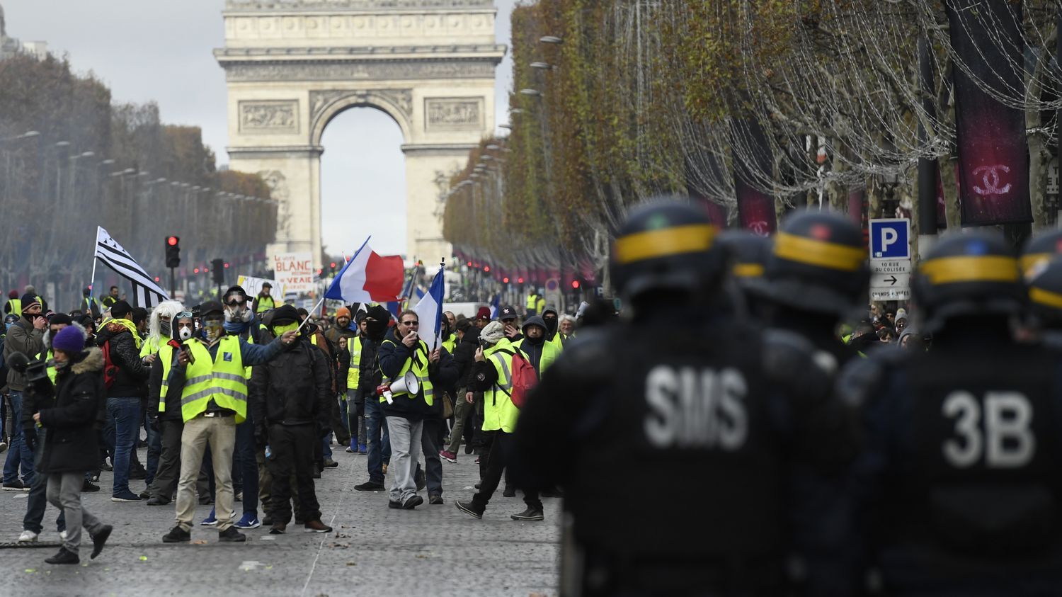 VIDEO. Les "gilets jaunes" à Paris les images d'une manifestation qui