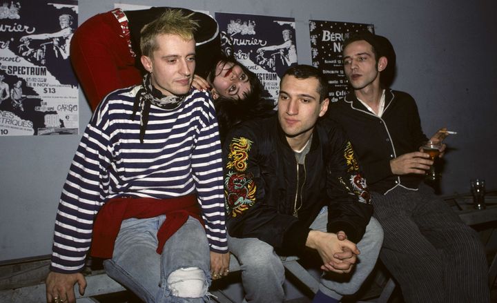 Bérurier Noir (Loran à gauche et Fanfan à côté de lui à droite) après une conférence de presse dans un club punk de Montréal, en décembre 1988. (IMAGES DISTRIBUTION / NEWSCOM / SIPA)