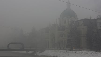 17 janvier 2020. Sarajevo, capitale de la Bosnie-Herzégovine, l'une des 10 villes les plus polluées du monde.&nbsp;La cité est très souvent recouverte d'un épais brouillard de pollution. Les habitants doivent restreindre leurs déplacements.&nbsp; (EPA VIA MAXPPP)