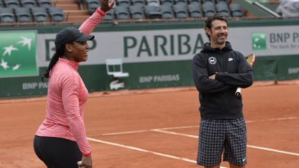 Le coach Patrick Mouratoglou souhaite succéder à Amélie Mauresmo à la tête de la Fed Cup. Ici en 2015, avec la joueuse Serena Williams. (MIGUEL MEDINA / AFP)