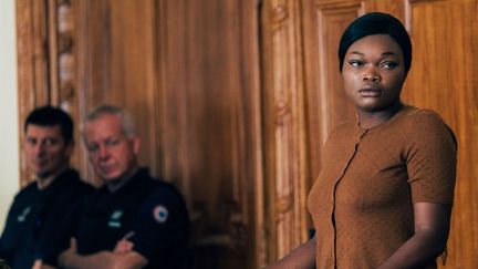 La comédienne Guslagie Malanda dans une scène du film "Saint Omer" d'Alice Diop (LAURENT LE CRABE)