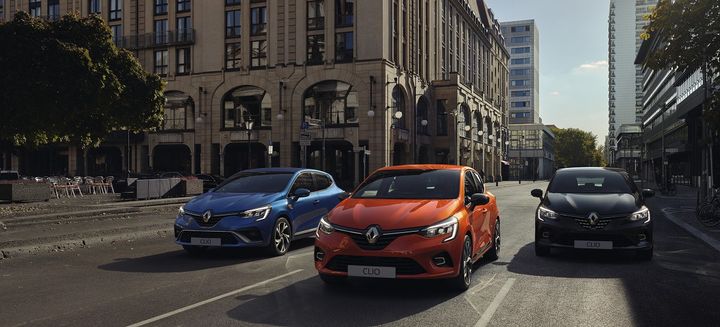 On constate malgré tout la différence entre les deux nouvelles versions à gauche et l'ancienne à droite. (RENAULT pour FRANCE INFO)