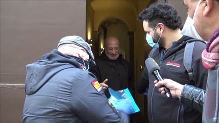 L'association "Maite" apporte des masques et des gants aux personnes les plus fragiles et isolées. (GILLES GALLINARO / RADIO FRANCE)