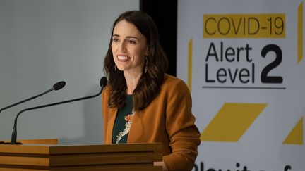 La Première ministre néo-zélandaise Jacinda Ardern, lors d'une conférence de presse à Wellington (Nouvelle-Zélande), le 8 juin 2020. (MARTY MELVILLE / AFP)