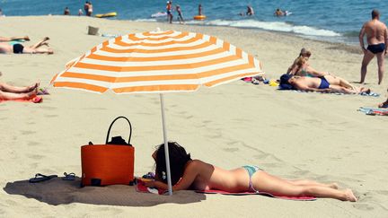 Sur la plage de Torreilles dans les Pyrénées-Orientales, le 17 juillet 2014. (MAXPPP)