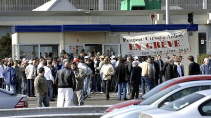 Grévistes devant l'usine PSA d'Aulnay en 97 (AFP/ERIC FEFERBERG)