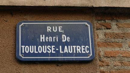 La rue&nbsp;Toulouse Lautrec à Albi (Tarn). Seules 6% des rues françaises portent le nom d'une femme.&nbsp; (ERIC TEISSEDRE / PHOTONONSTOP / AFP)