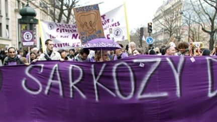 Manifestant participant au "No-Sarkozy day" à PAris (27 mars 2010) (AFP/THOMAS COEX)