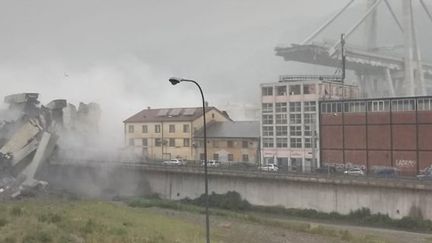 Un viaduc de l'autoroute A10 s'est effondré à Gênes (Italie), le 14 août 2018. (LA REPUBBLICA / REA)