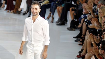 Le couturier am&eacute;ricain&nbsp;Marc Jacobs pr&eacute;sente sa collection printemps &eacute;t&eacute; 2012 pour Louis Vuitton &agrave; Paris pendant la Fashion week le 5 octobre 2011. (BENOIT TESSIER /&nbsp;REUTERS)