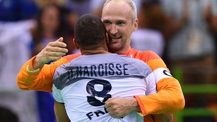 Après seize ans sous le maillot Bleu, Thierry Omeyer et Daniel Narcisse mettent fin à leur carrière internationale (LUKAS SCHULZE / DPA)