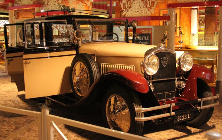 Landaulet 184 dans Midnight in Paris de Woody Allen
 (Musée de l&#039;aventure Peugeot)