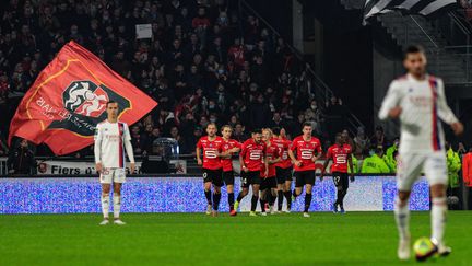 Le bonheur des Rennais, qui ont largement dominé Lyon (4-1) lors de la 13e journée de Ligue 1, dimanche 7 novembre 2021. (SAMEER AL-DOUMY / AFP)