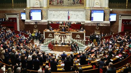 Le Premier ministre Michel Barnier prononce son discours avant le vote sur la motion de censure à l'Assemblée nationale, le 4 décembre 2024. (ALAIN JOCARD / AFP)