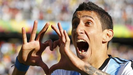 Le milieu de terrain argentin Angel Di Maria c&eacute;l&egrave;bre son but marqu&eacute; en 8e de finale de la Coupe du monde contre la Suisse, le 1er juillet 2014 &agrave; Sao Paulo (Br&eacute;sil).&nbsp; (IVAN ALVARADO / REUTERS)