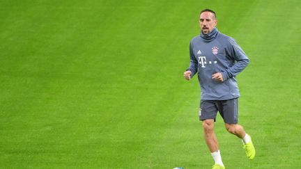 Le footballeur&nbsp;français Franck Ribéry lors d'une session d'entraînement avec le Bayern Munich avant un match de la Ligue des Champions contre Ajax Amsterdam, le 11 décembre 2018 à Amsterdam (Pays-Bas).&nbsp; (EMMANUEL DUNAND / AFP)