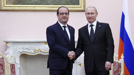 Fran&ccedil;ois Hollande et Vladimir Poutine se sont rencontr&eacute;s &agrave; Erevan (Arm&eacute;nie), vendredi 24 avril 2015.&nbsp; (ALAIN JOCARD / AFP)