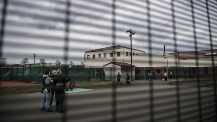 Le centre de rétention administrative du Mesnil-Amelot. (CHRISTOPHE ARCHAMBAULT / AFP)