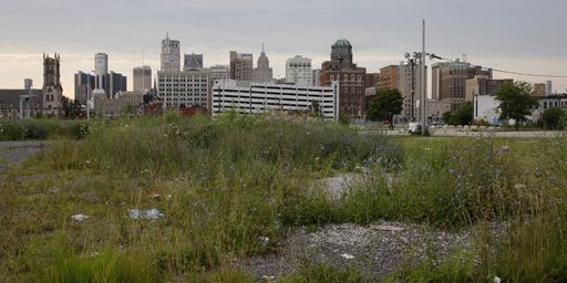 Le centre-ville de Detroit vu d'un terrain vacant (21-7-2013) (Reuters - Rebecca Cook)