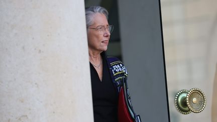 Elisabeth Borne à la sortie du conseil des ministres ce mercredi 1er mars. (LE PARISIEN / ARNAUD JOURNOIS / MAXPPP)