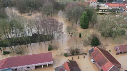 Inondations dans le Pas-de-Calais : la sécurité civile évacue les sinistrés (France 2)