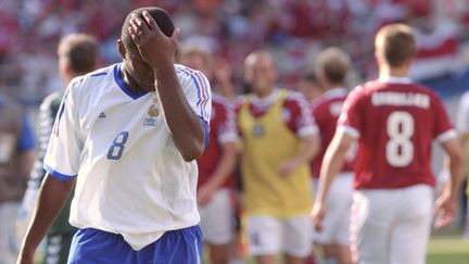 Le défenseur central Marcel Desailly, à la fin du match perdu contre le Danemark en Coupe du monde, le 11 juin 2002.&nbsp; (Kyodo / MAXPPP)