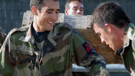 Martin Fourcade lors d'un entraînement avec les soldats de l'armée de terre. (capture d'écran vidéo armée de terre)