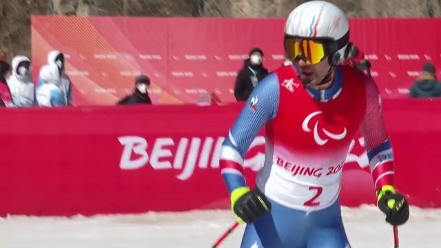 Première médaille pour la délégation française, avec le bronze pour Hyacinthe Deleplace en descente, dans la catégorie déficient visuel ! Il est devancé par l'Autrichien Aigner et le Canadien Marcoux.