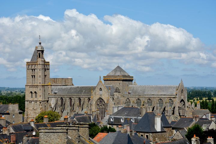 Vue de la cathédrale de Dol-de-Bretagne. (FONDATION DU PATRIMOINE.)